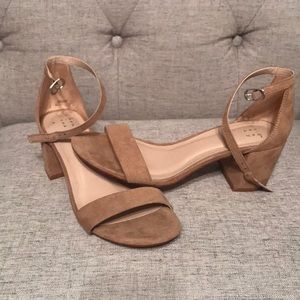 Chunky heel shoe